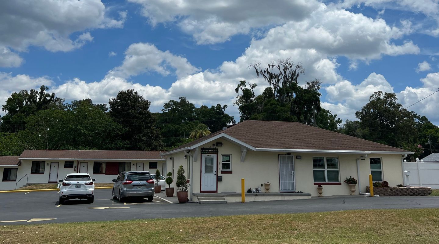 Budget Inn Motel Exterior